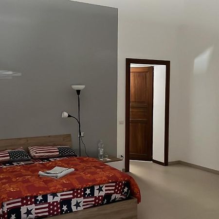 米兰多拉Grande Stanza Matrimoniale In Palazzo Signorile公寓 外观 照片